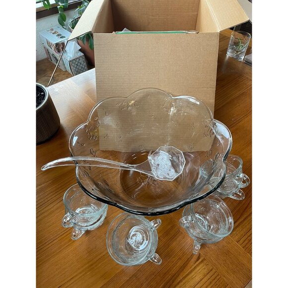 Anchor Hocking Savannah 18-Piece Punch Bowl Set With 8 Cups & Ladle - Picture 4 of 11